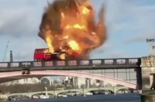 Λονδίνο: Ανατίναξαν λεωφορείο σε γύρισμα ταινίας