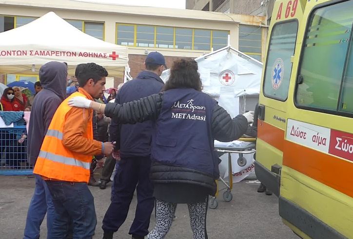 Πειραιάς: Αιματηρή συμπλοκή Σύρων και Αφγανών προσφύγων, για ένα κινητό τηλέφωνο