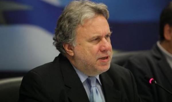 Κατρούγκαλος: Θα τα πάρουμε από αυτούς με τη γραβάτα και το μαντιλάκι