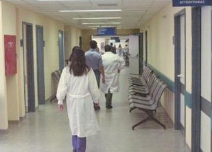 Το «φακελάκι» ζει και βασιλεύει