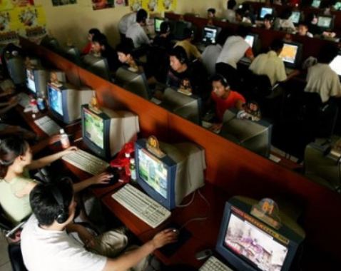 Αυξάνονται τα ποσοστά εξάρτησης των εφήβων από το Διαδίκτυο