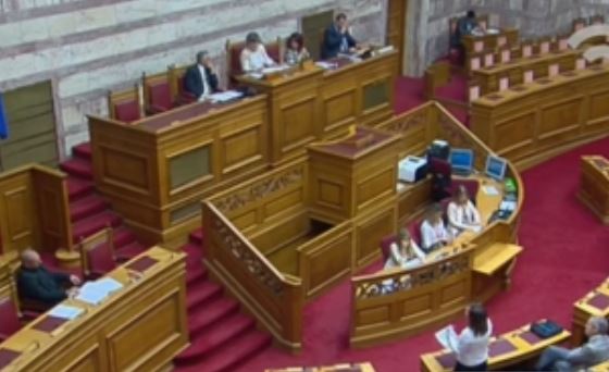 Βουλή: Κόντρα για την αξιολόγηση από τους θεσμούς
