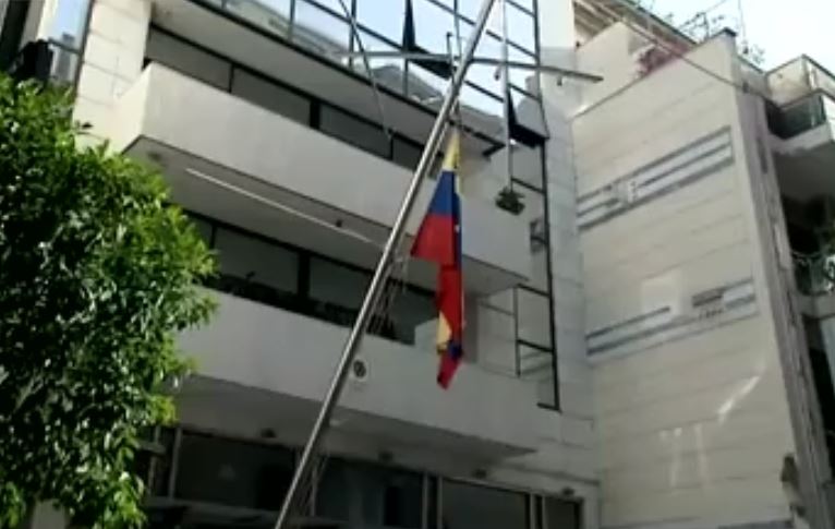 Καταγγέλουν παρέμβαση Τσίπρα για τον «άτακτο» πρέσβη της Βενεζουέλας