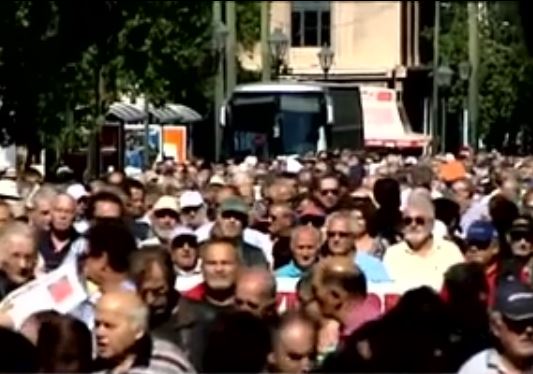 Συνταξιούχοι: Ήδη από τον Ιούλιο θα αρχίσουν οι περικοπές στις συντάξεις