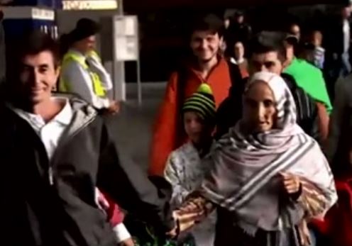 Καλωσήλθατε στη Γερμανία: Συγκινητική υποδοχή χιλιάδων προσφύγων