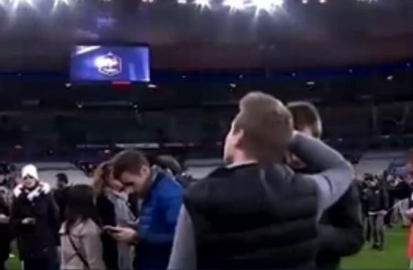 Η απίστευτη ψυχραιμία του εκφωνητή στο «Stade the France»