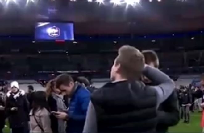 Η απίστευτη ψυχραιμία του εκφωνητή στο «Stade the France»