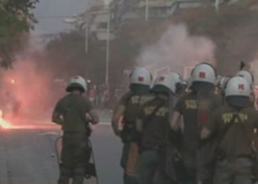 Μολότοφ και δακρυγόνα στη Τούμπα πριν το ντέρμπι ΠΑΟΚ – Άρης