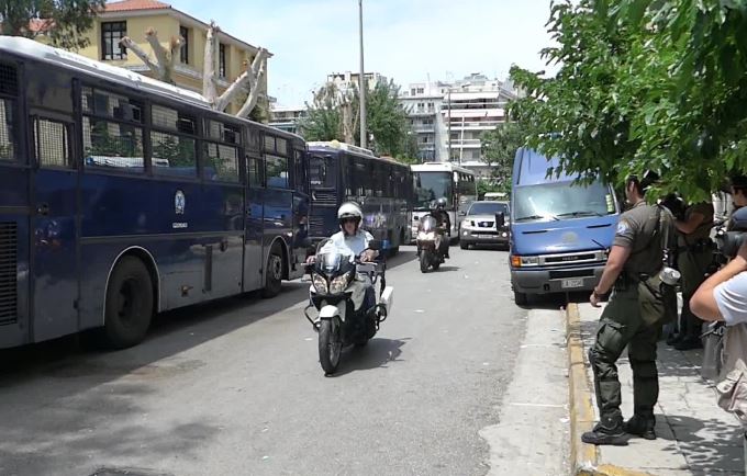 Οι συλληφθέντες στην Νέα Αγχίαλο οδηγούνται στον Ανακριτή