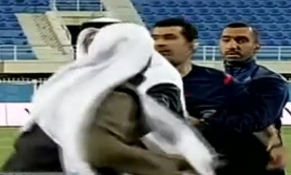 Κουβέιτ: Ποδοσφαιρικός αγώνας έγινε ροντέο μετά από επίθεση σεΐχη σε διαιτητή
