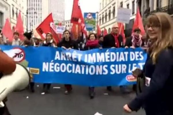 Μαζική διαδήλωση στις Βρυξέλλες ενάντια στη λιτότητα