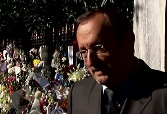 Ο Γάλλος πρεσβευτής Κριστόφ Σαντεπί μιλά για την τραγωδία στο Παρίσι