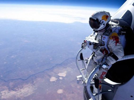 Ελεύθερη πτώση ρεκόρ από την στρατόσφαιρα