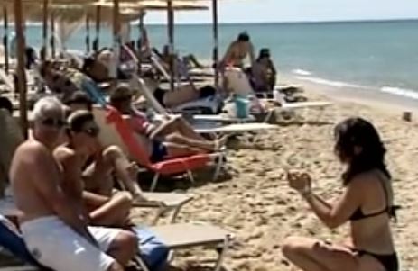 Χαλκιδική: Με… το κιάλι βλέπουν έλληνες τουρίστες