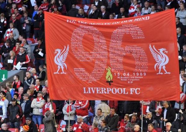 Τελετή στη μνήμη των 96 πριν τον αγώνα της Λίβερπουλ με τη Μάντσεστερ