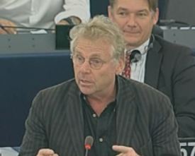 Παραιτήθηκε από το κόμμα των Γάλλων Πρασίνων ο Ντανιέλ Κον-Μπεντίτ