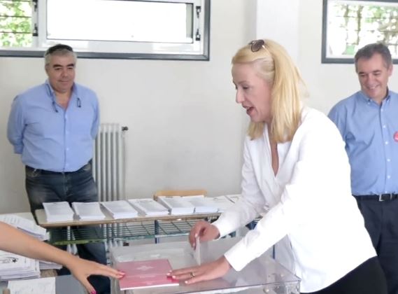 Το εκλογικό της δικαίωμα άσκησε η Περιφερειάρχης Αττικής Ρένα Δούρου