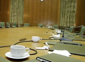 «Ανακύκλωση παλιών προσώπων» λένε τα κόμματα για τη νέα κυβέρνηση