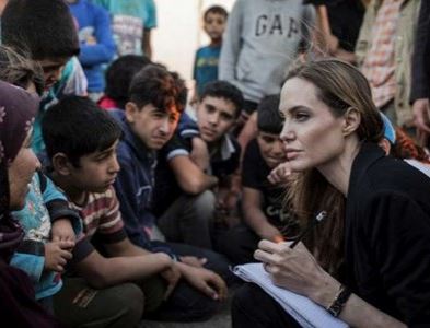 Τζολί από Λέσβο: Δεν θα τελειώσει σύντομα το δράμα των προσφύγων