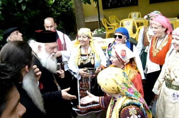 Μαλακάσα: Γεύμα σε εθελόντριες που μαγειρεύουν στα συσσίτια της εκκλησίας παρέθεσε ο Ιερώνυμος