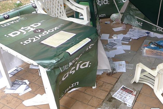 Νομική Σχολή Αθηνών: Άγνωστοι προκάλεσαν ζημιές στα εκλογικά περίπτερα της ΔΑΠ και της ΠΑΣΠ