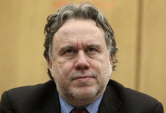 Κατρούγκαλος: Δεν έχει τεθεί θέμα για 13ου και 14ου μισθού