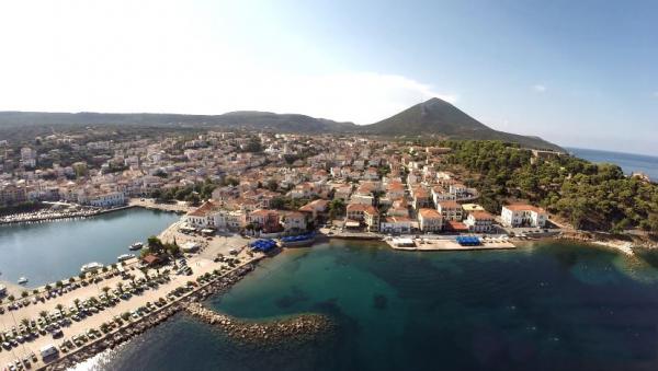 Η Πύλος, το λιμάνι της, το κάστρο και ο μαγευτικός κόλπος (Εναέρια λήψη)