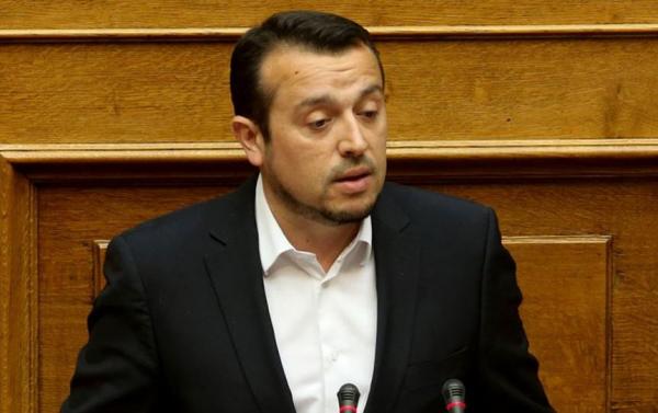 Βουλή: Κόντρα Παππά-Λοβέρδου για τις τηλεοπτικές άδειες