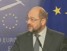 Μάρτιν Σουλτς: «Βλέπουμε έξοδο από το τούνελ στην Ελλάδα»