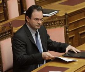 «Ναι» στη διεύρυνση κατηγοριών κατά Παπακωνσταντίνου από τη Βουλή