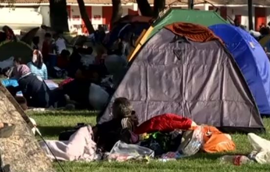 Χιλιάδες πρόσφυγες κοντά στα σύνορα Τουρκίας-Ελλάδας