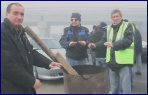 Επιμένουν στις κινητοποιήσεις οι οδηγοί φορτηγών στην Ιταλία