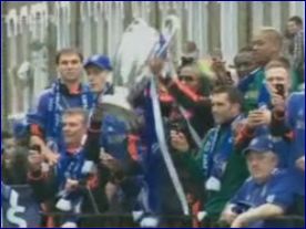 Αποθεωτική υποδοχή της Τσέλσι στο Λονδίνο