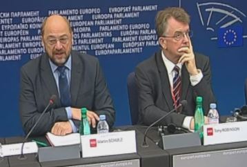 Μ.Σουλτς: «Κερδοσκόποι πίσω από τα σενάρια ελληνικής χρεοκοπίας»