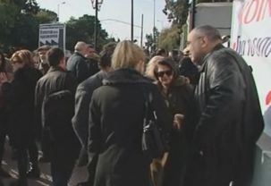 Ψαλιδίζονται οι μισθοί για 50.000 εργαζόμενους στις εισηγμένες ΔΕΚΟ