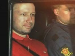 Σχιζοφρενής κρίνεται από την ψυχιατρική έκθεση ο Άντερς Μπέρινγκ Μπρέιβικ