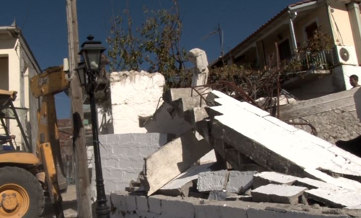 Ισοπεδώθηκε η εκκλησία στο Αθάνι της Λευκάδας-Σοβαρές ζημιές σε σπίτια και καταστήματα