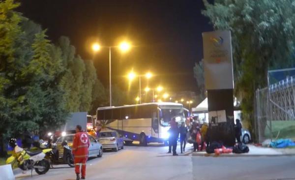 Παλαιό Φάληρο: Μετανάστες από την Ειδομένη στο κλειστό γυμναστήριο του Ταε Κβο Ντο