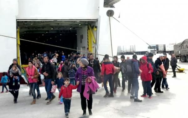 Πάνω από 3.000 πρόσφυγες έφθασαν με τρία πλοία στον Πειραιά