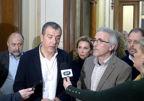 Θεοδωράκης: Είναι θλιβερό η κυβέρνηση να μην συζητά με την ΓΣΕΕ