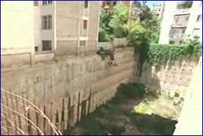 Άμεση εκκένωση στην Πλατεία Αμερικής ζητά η πολεοδομία Αθηνών