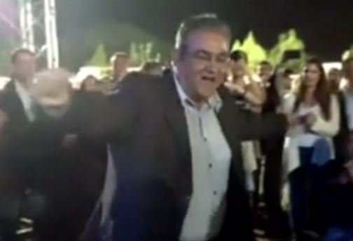 Φεστιβάλ ΚΝΕ: Ο Κουτσούμπας χόρεψε το αγαπημένο του ζεϊμπέκικο