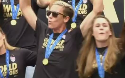 ΗΠΑ: Αποθέωση για τις παγκόσμιες πρωταθλήτριες ποδοσφαίρου