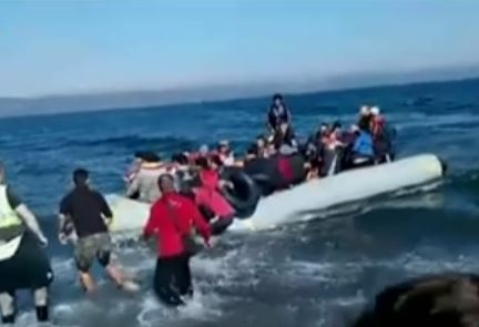 Χίος: Εκατοντάδες μετανάστες έφτασαν στο νησί μέσα σε ένα 24ωρο