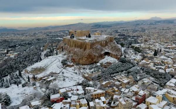 Η Ακρόπολη χιονισμένη (Εναέρια λήψη)