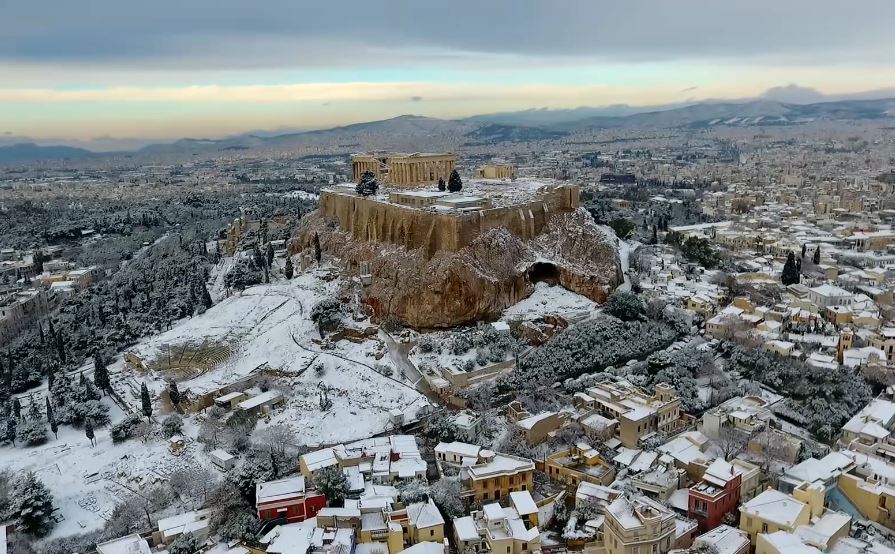 Η Ακρόπολη χιονισμένη (Εναέρια λήψη)
