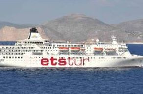 Έφτασε στο Ληξούρι κρουαζιερόπλοιο για την στέγαση των σεισμοπλήκτων