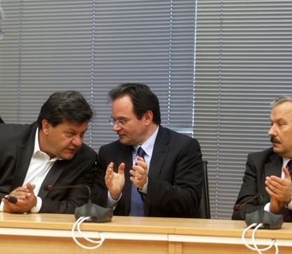 Διχασμένοι οι συνταγματολόγοι για τις ευθύνες Παπακωνσταντίνου