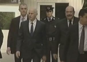 Βουλευτές του ΠΑΣΟΚ καλουν τον Γ.Παπανδρέου να ανοίξει τα χαρτία του