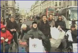 Μαζική διαδήλωση από άτομα με ειδικές ανάγκες στη Βρετανία